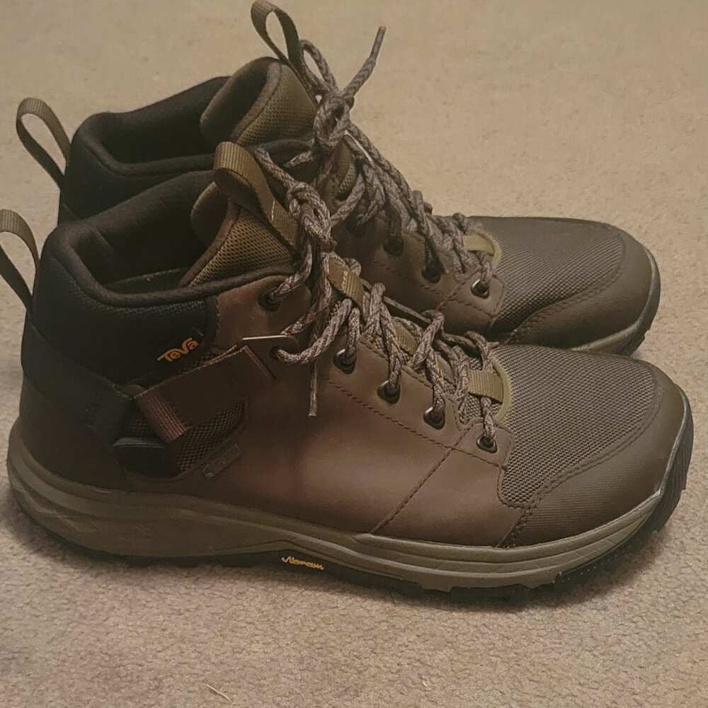 TEVA Men's Grandview Gore-Tex size 9 hiking boots